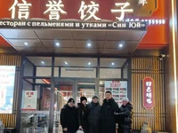 Пациенты медицинского центра Жуйкан из Братска перед ужином в ресторане
